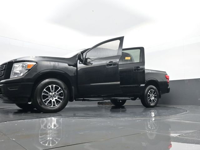 Used 2024 Nissan Titan SV image 31