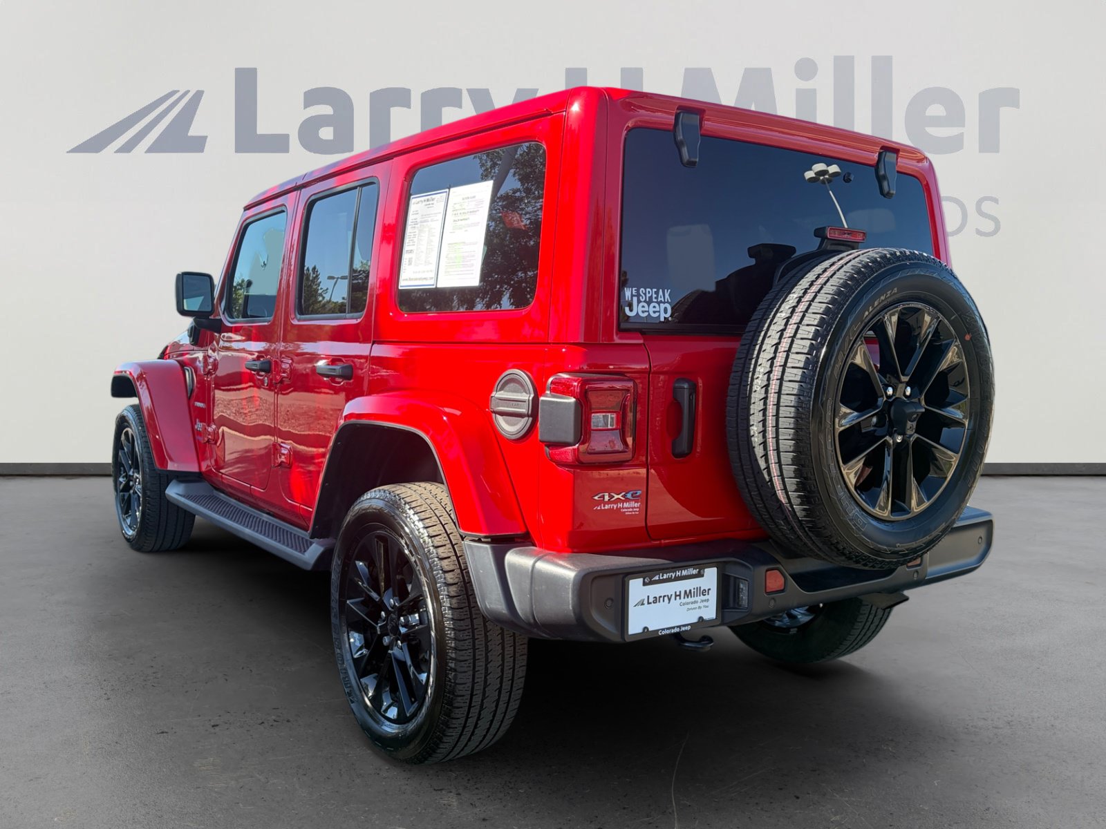 Used 2021 Jeep Wrangler Unlimited Sahara w/ Cold Weather Group AWD/4WD image 3