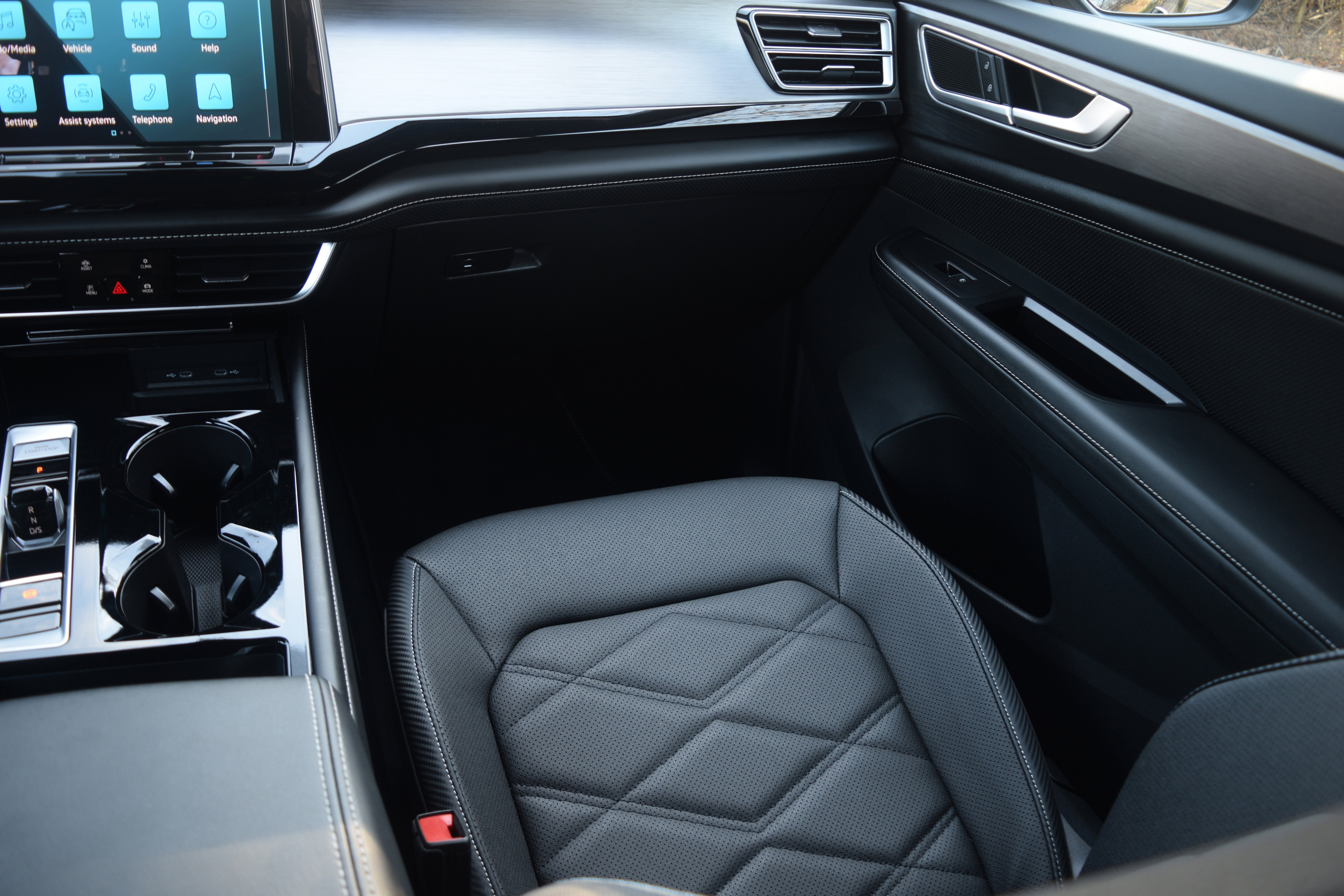 Used 2024 Volkswagen Atlas Cross Sport SE image 13