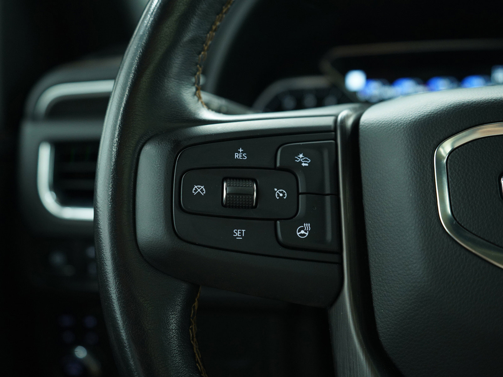 Used 2021 GMC Yukon AT4 image 30