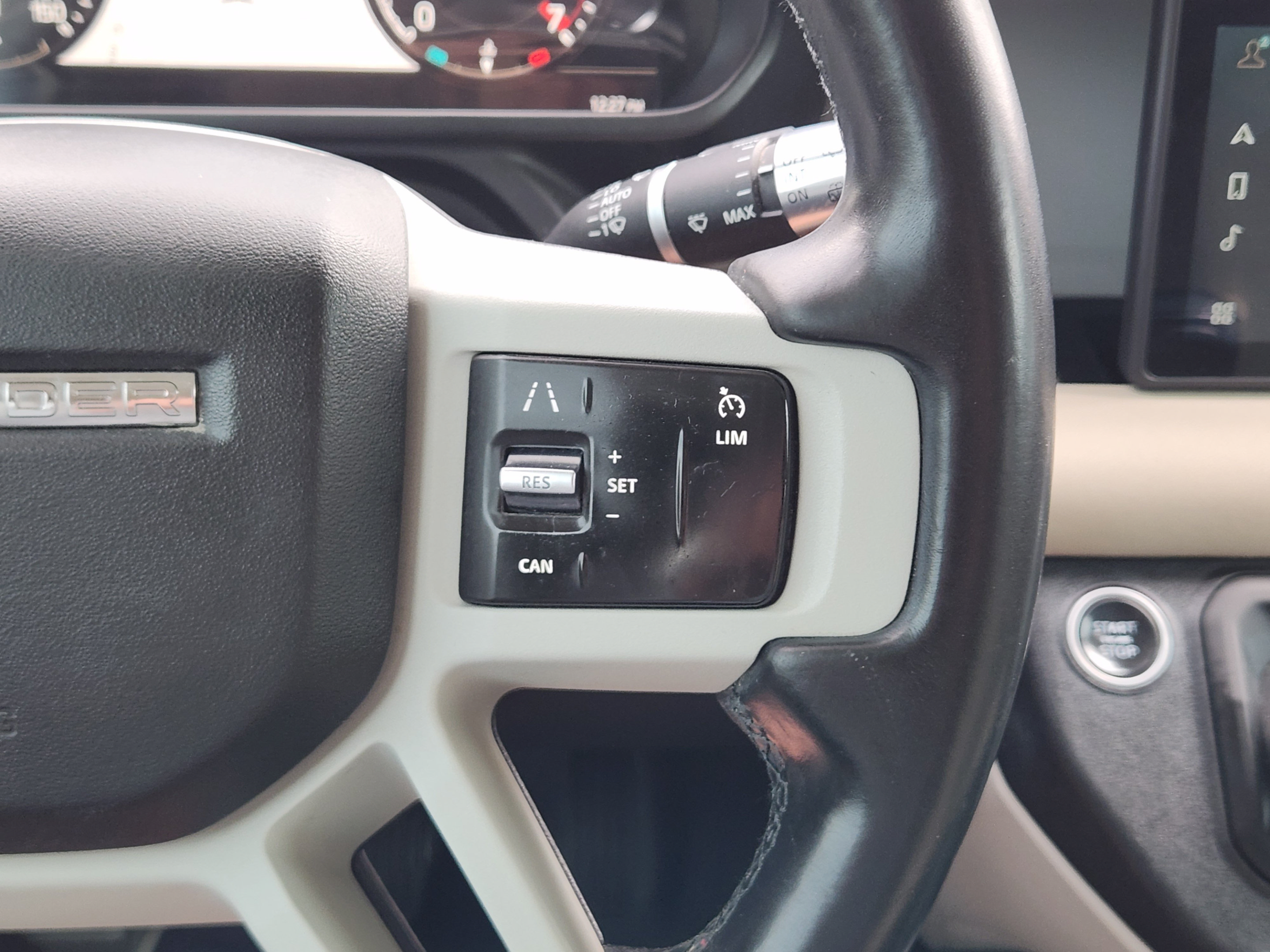 Used 2020 Land Rover Defender 110 SE AWD/4WD image 24