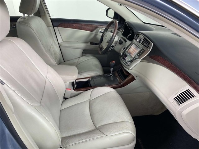 Used 2011 Toyota Avalon Limited image 11