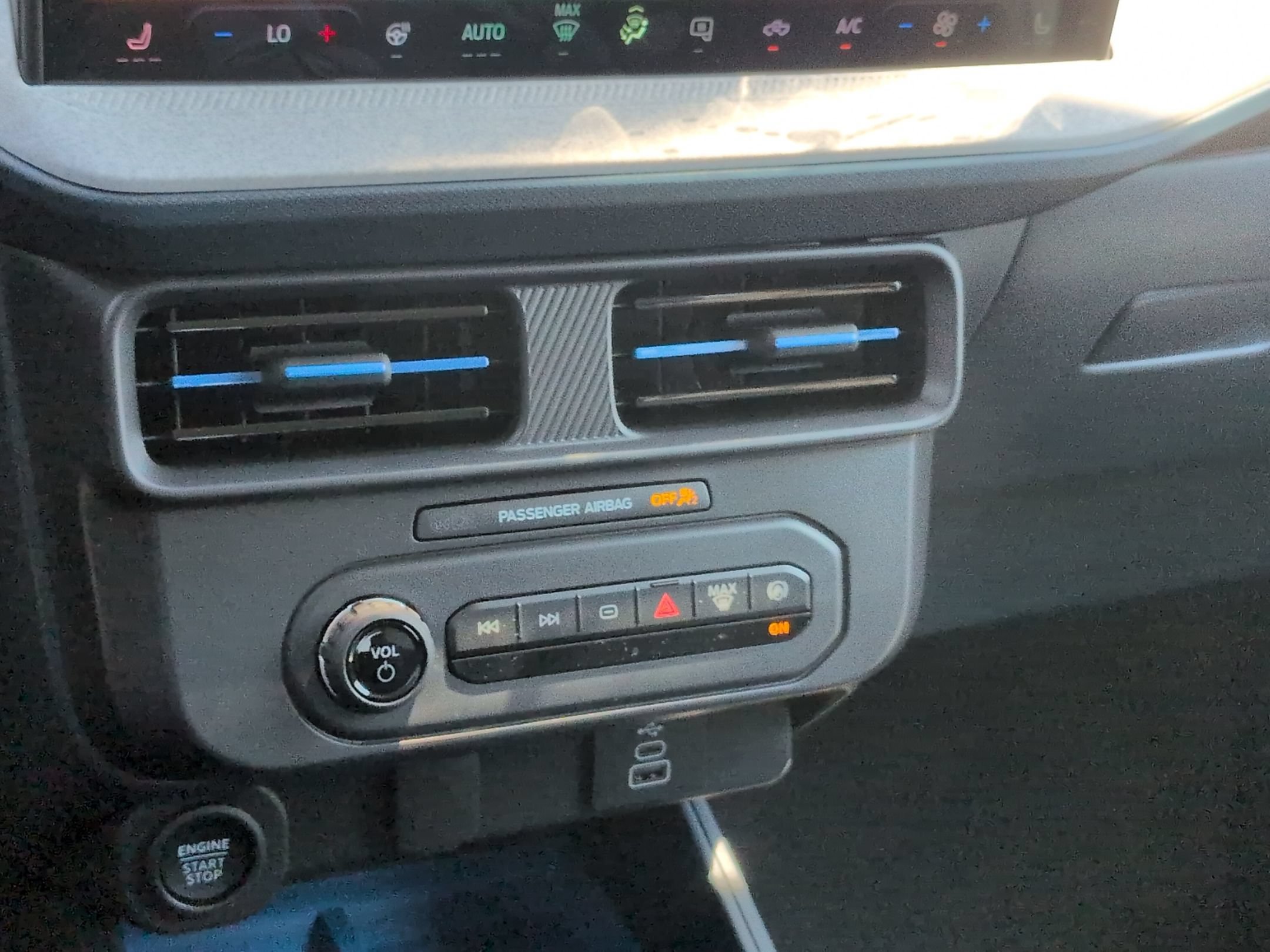 New 2026 Ford Maverick XLT w/ XLT Luxury Package FWD image 25