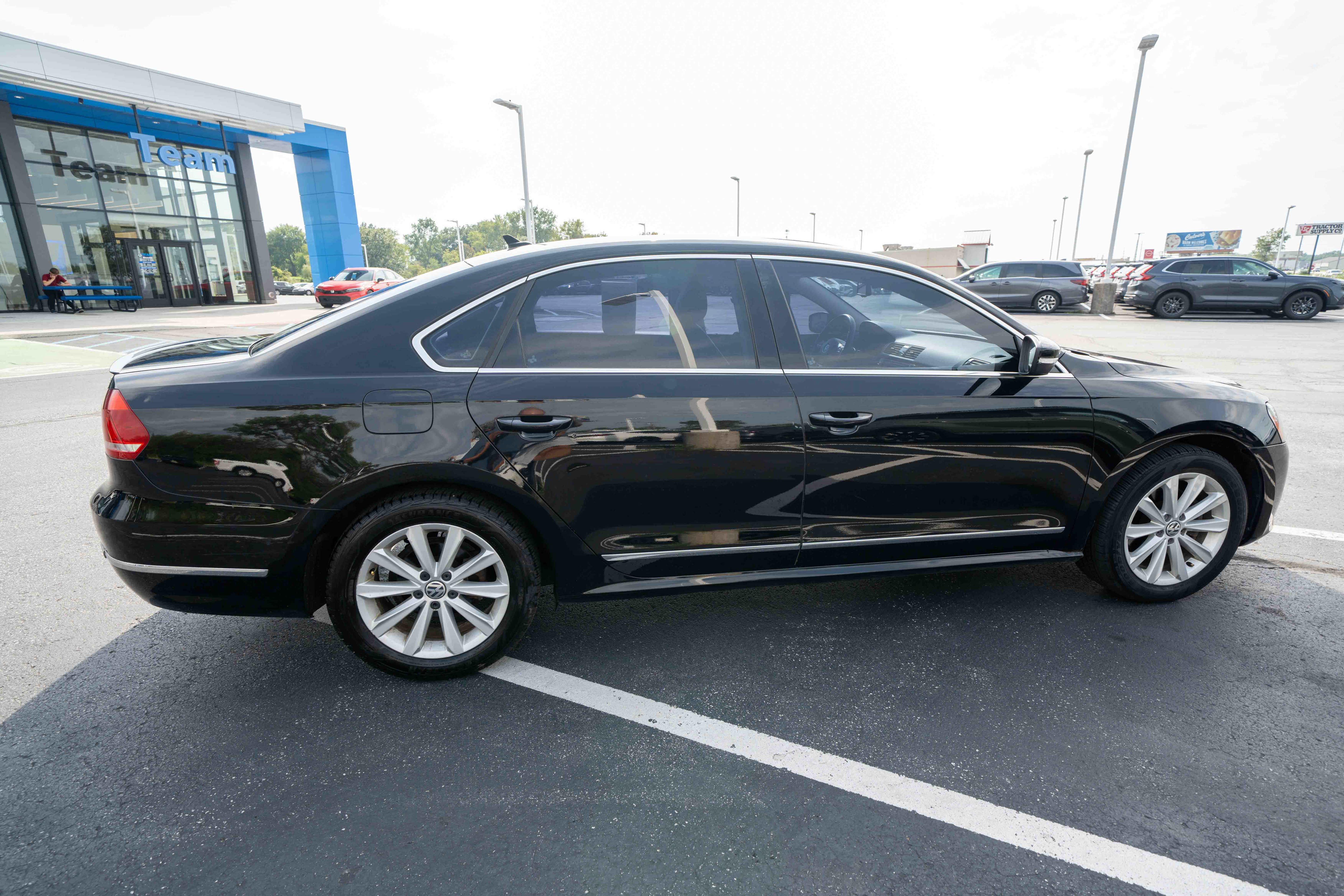 Used 2013 Volkswagen Passat 2.5 SEL Premium FWD image 6
