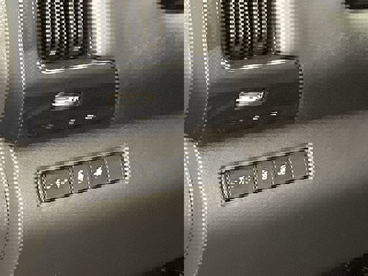 Used 2025 Nissan Pathfinder SV image 12