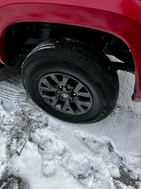 Used 2023 Toyota Tacoma SR5 w/ Technology Package image 8