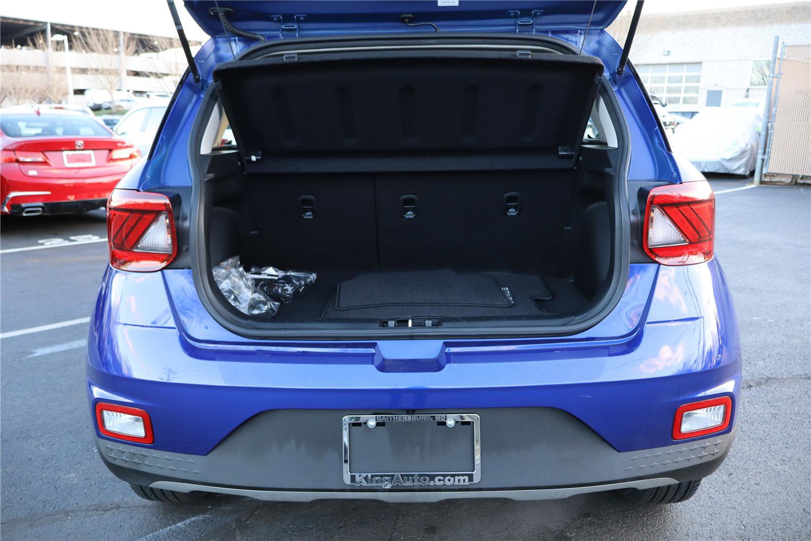 Used 2023 Hyundai Venue Limited w/ Cargo Package image 5