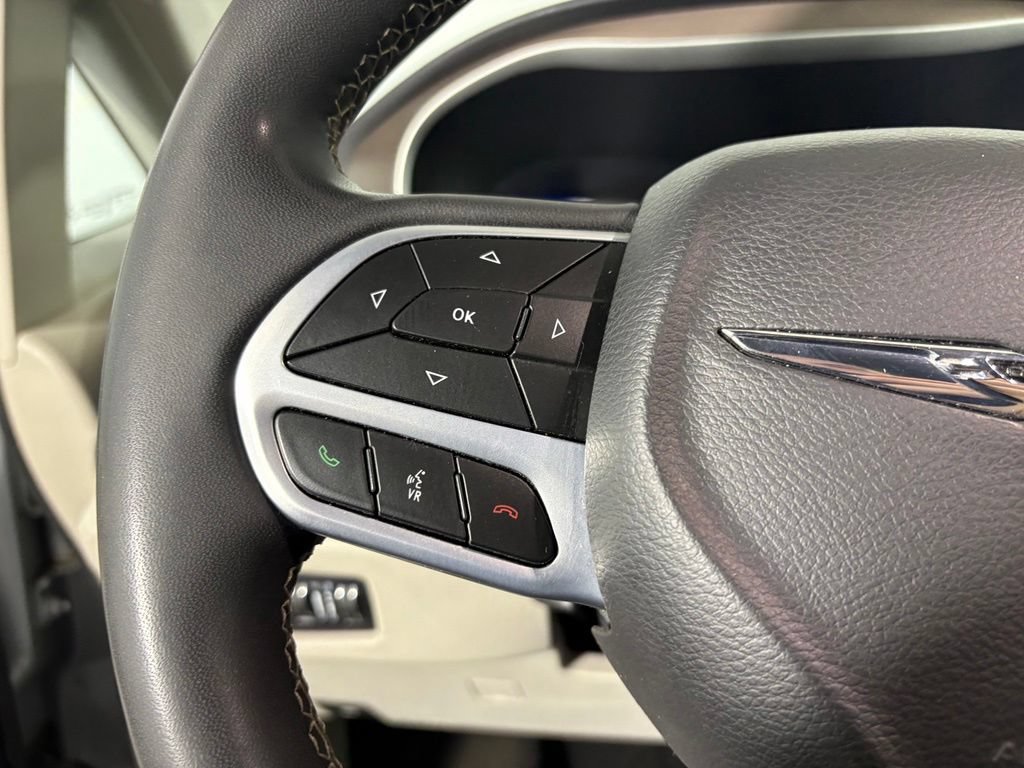 Used 2022 Chrysler Voyager LX FWD image 15