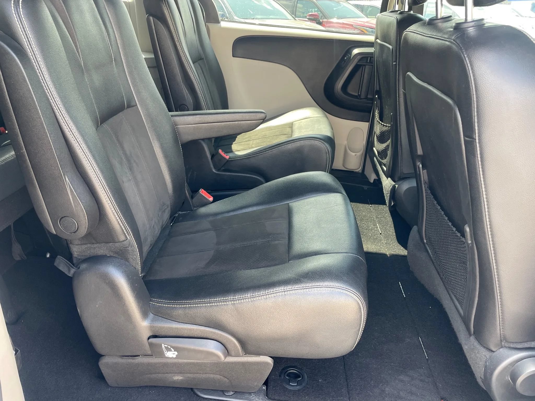 Used 2019 Dodge Grand Caravan SXT FWD image 12