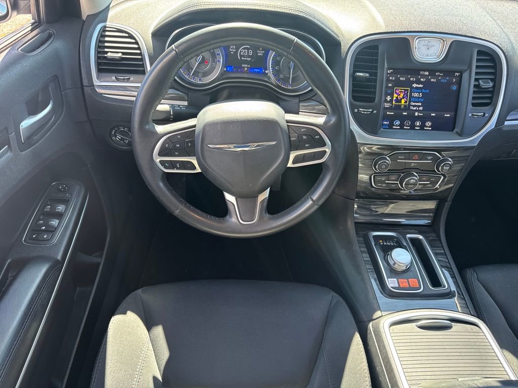 Used 2021 Chrysler 300 Touring w/ Driver Convenience Group image 16
