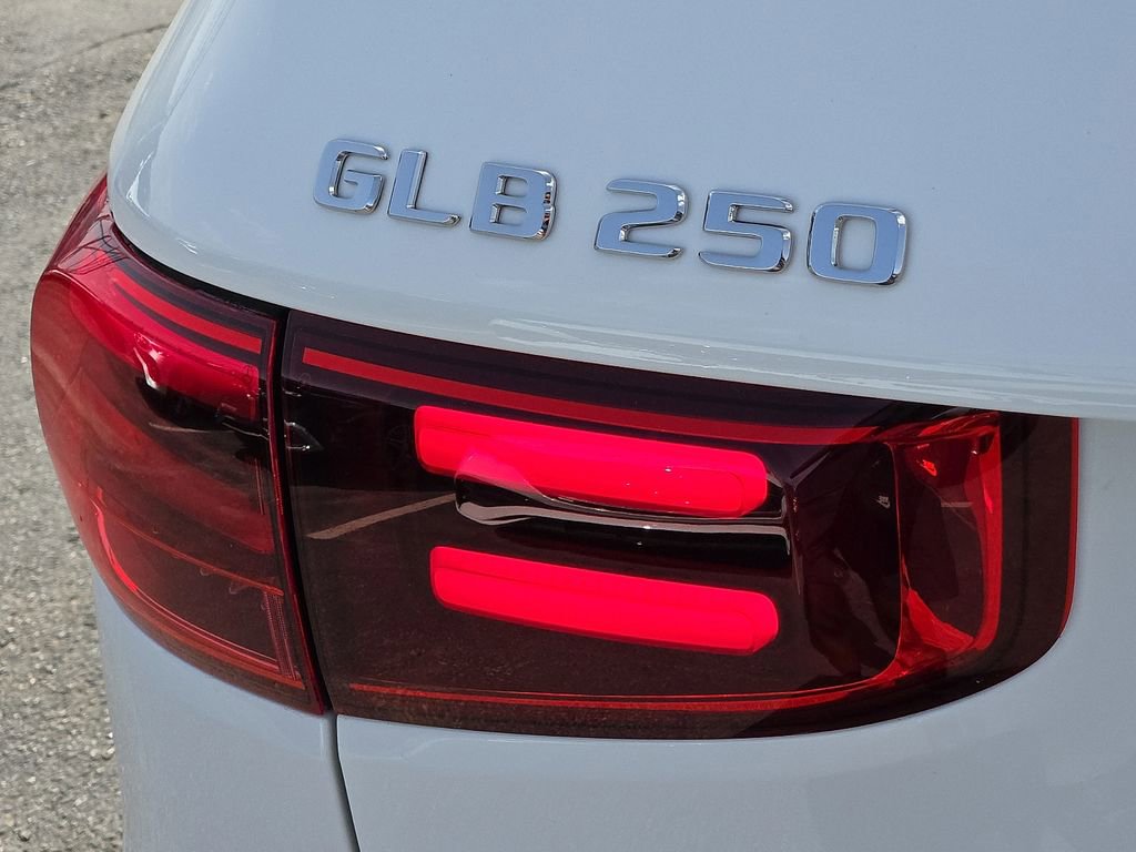 New 2026 Mercedes-Benz GLB 250 image 9