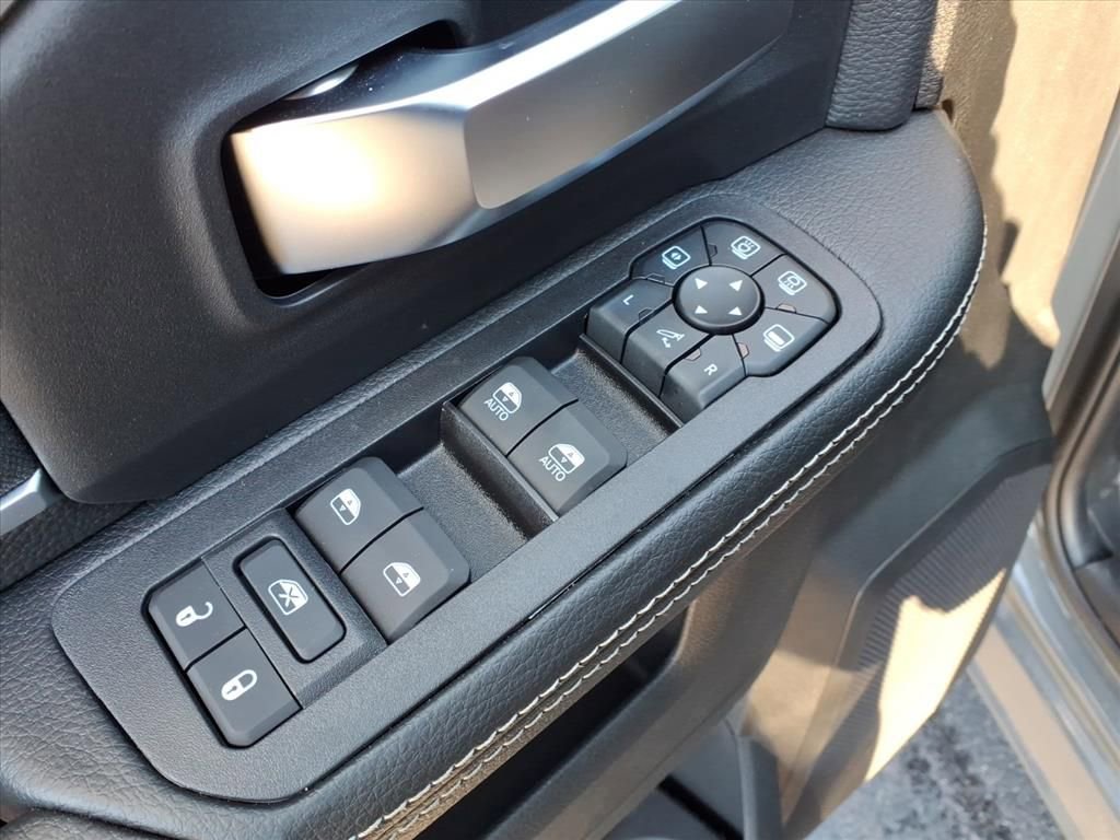 New 2026 RAM 2500 Big Horn AWD/4WD image 12