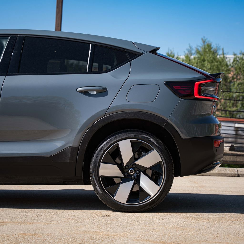 Certified 2023 Volvo C40 P8 Recharge Ultimate image 4