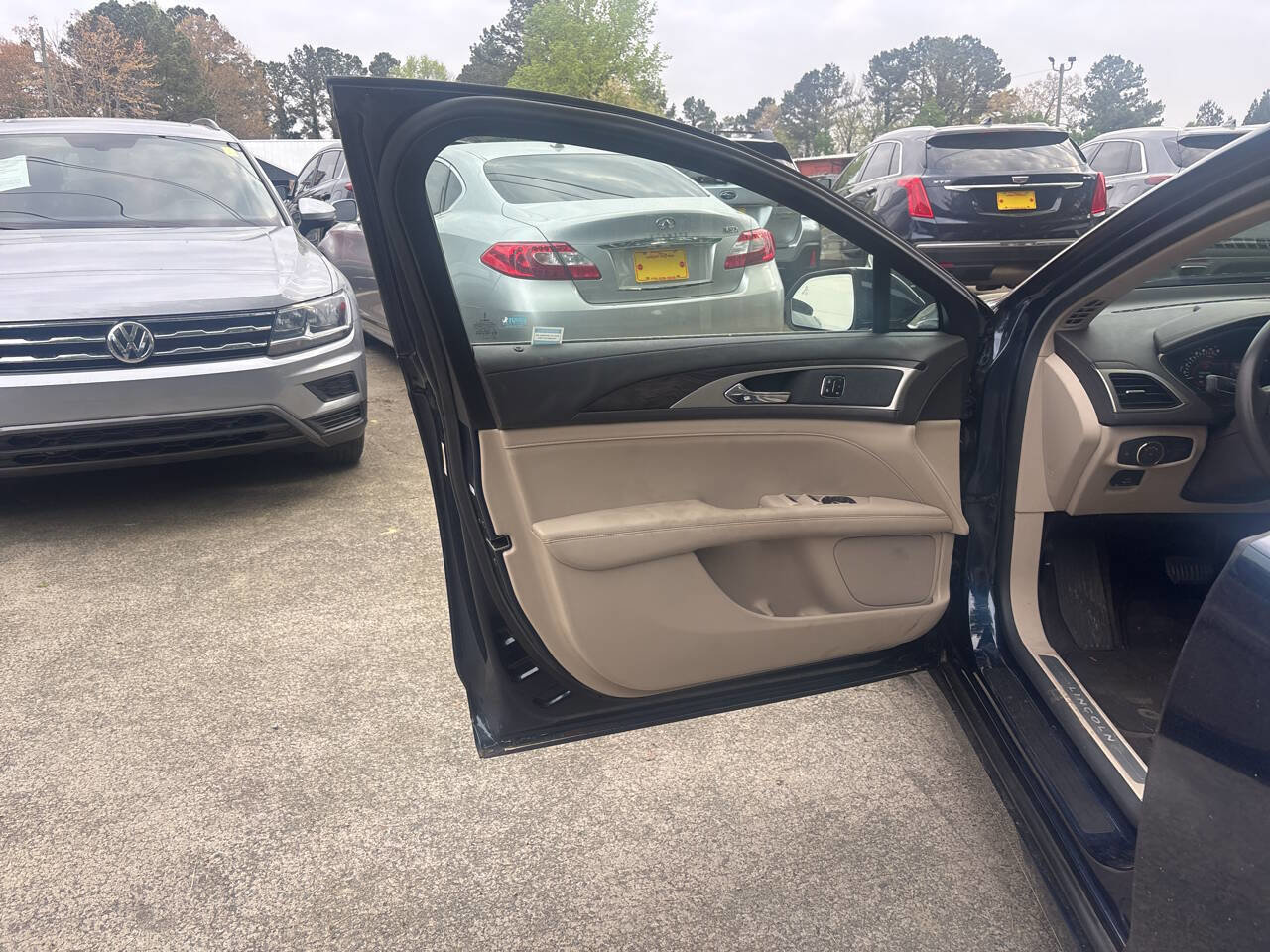 Used 2017 Lincoln MKZ Reserve image 8