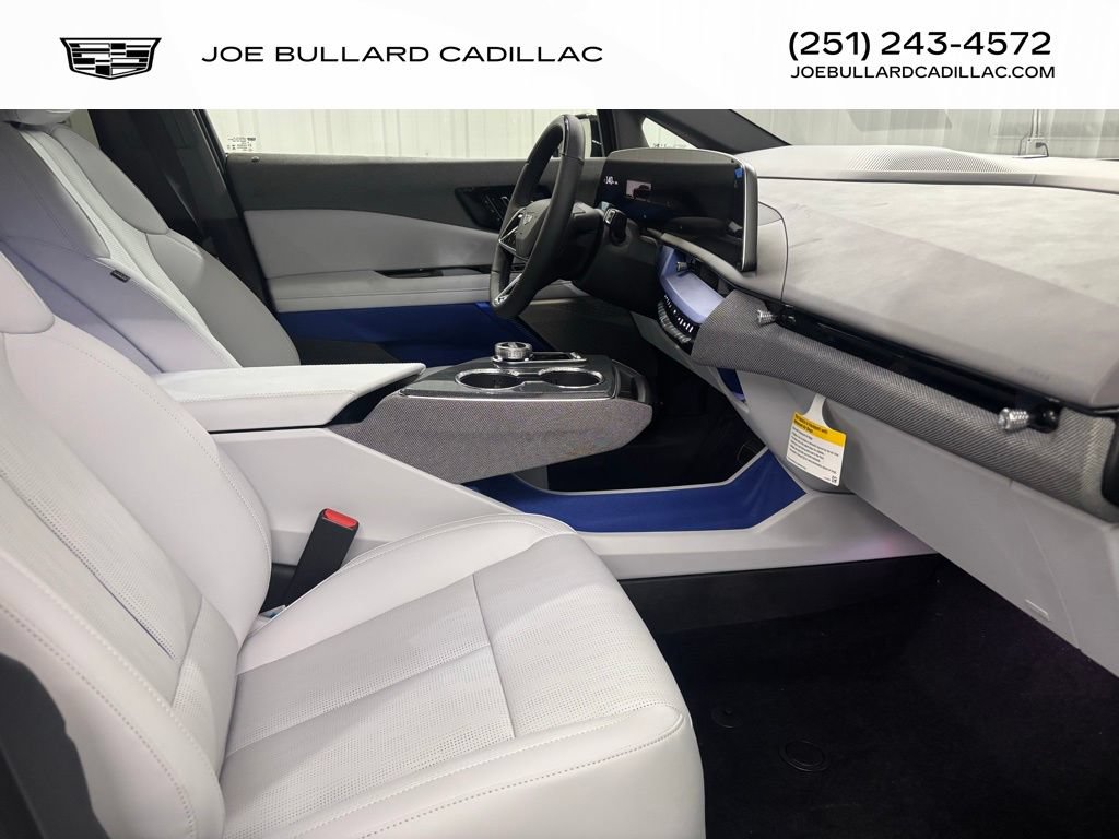 New 2025 Cadillac Optiq Sport 2 w/ LPO, Floor Liner Package AWD/4WD image 9