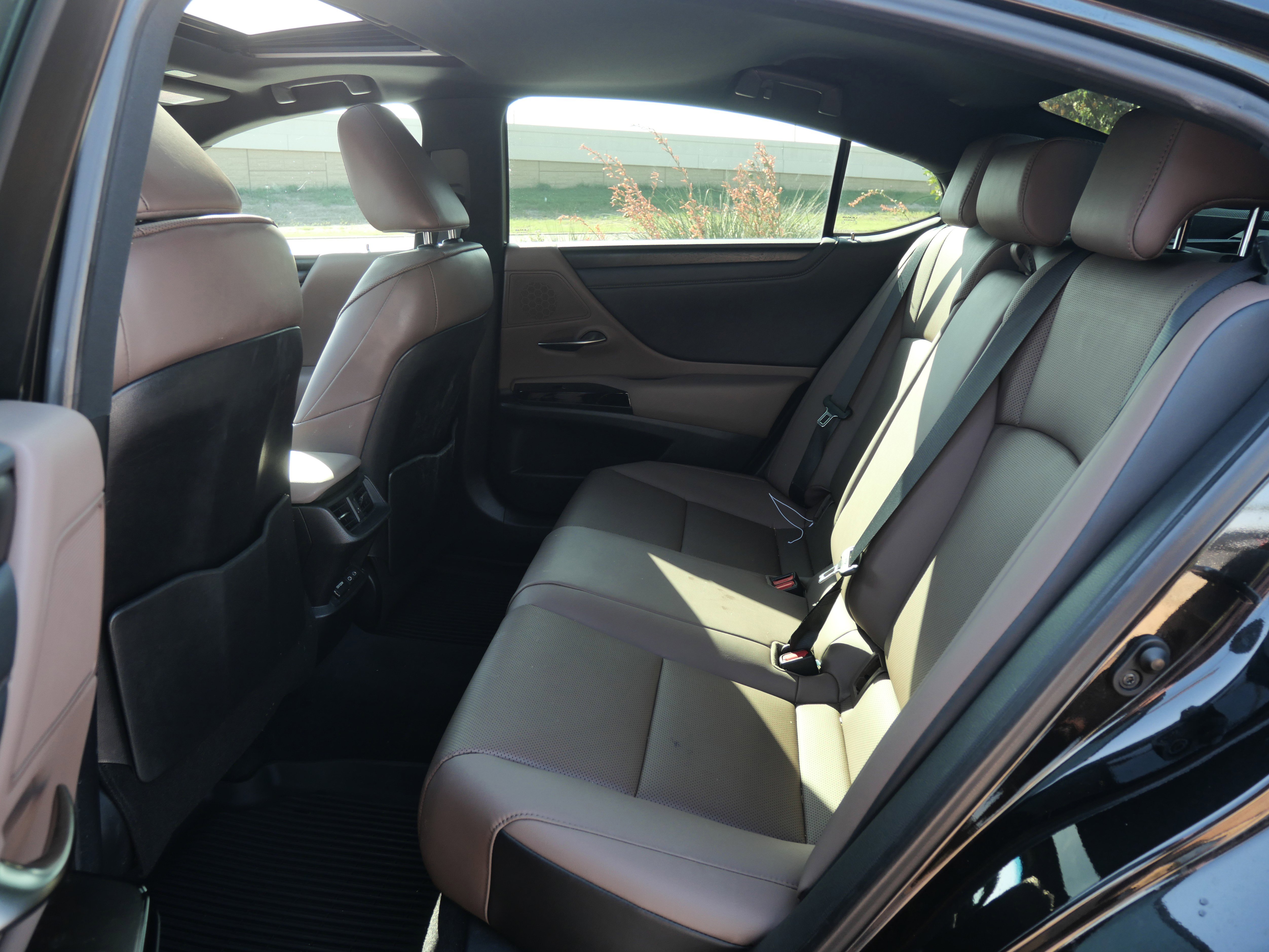 Used 2024 Lexus ES 350 w/ Premium Package image 9