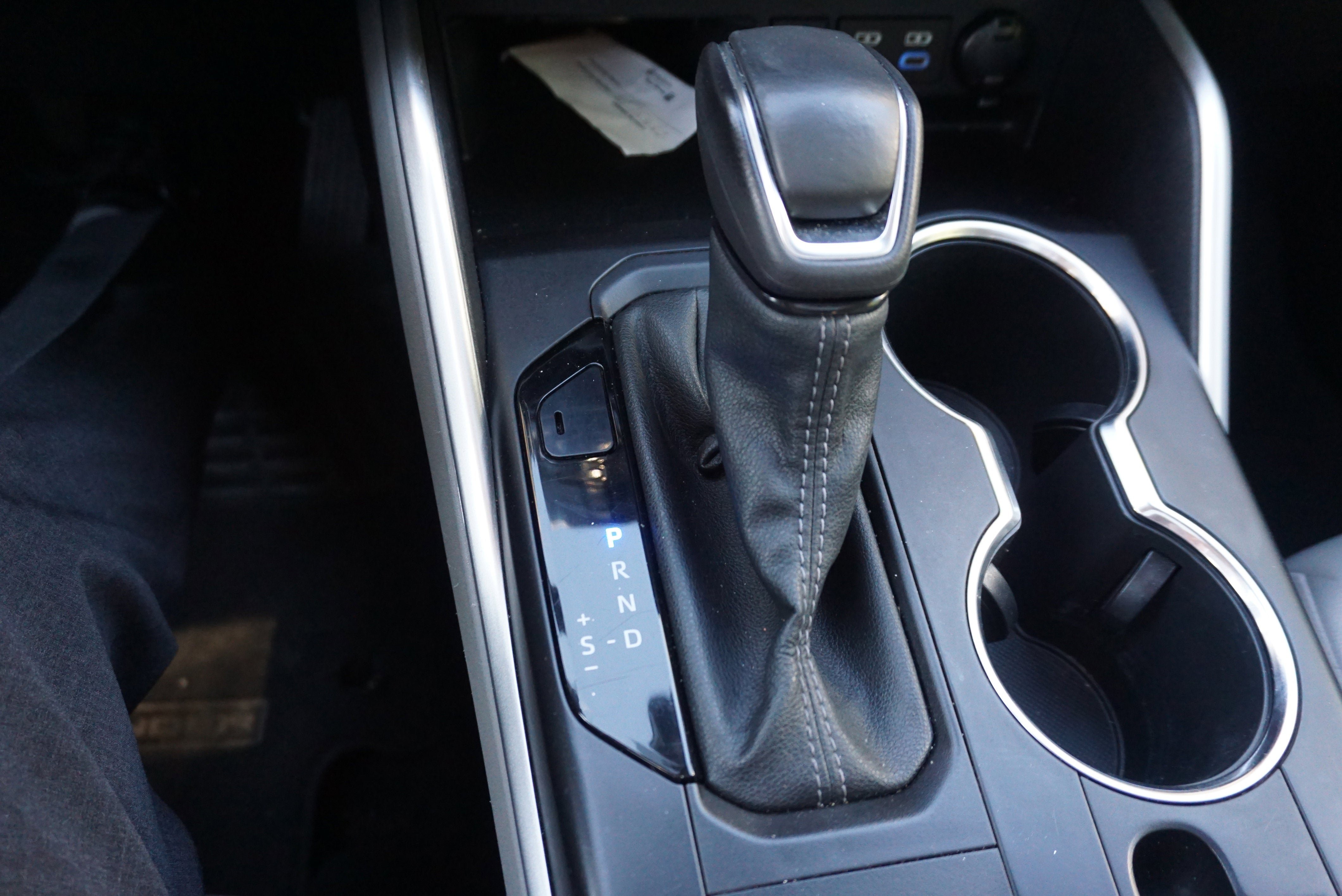 Used 2022 Toyota Highlander XLE AWD/4WD image 12