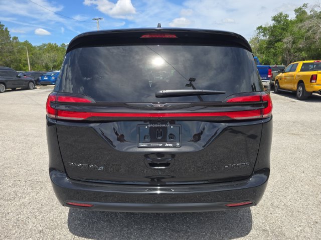 New 2026 Chrysler Pacifica Limited w/ S Appearance Package FWD image 5