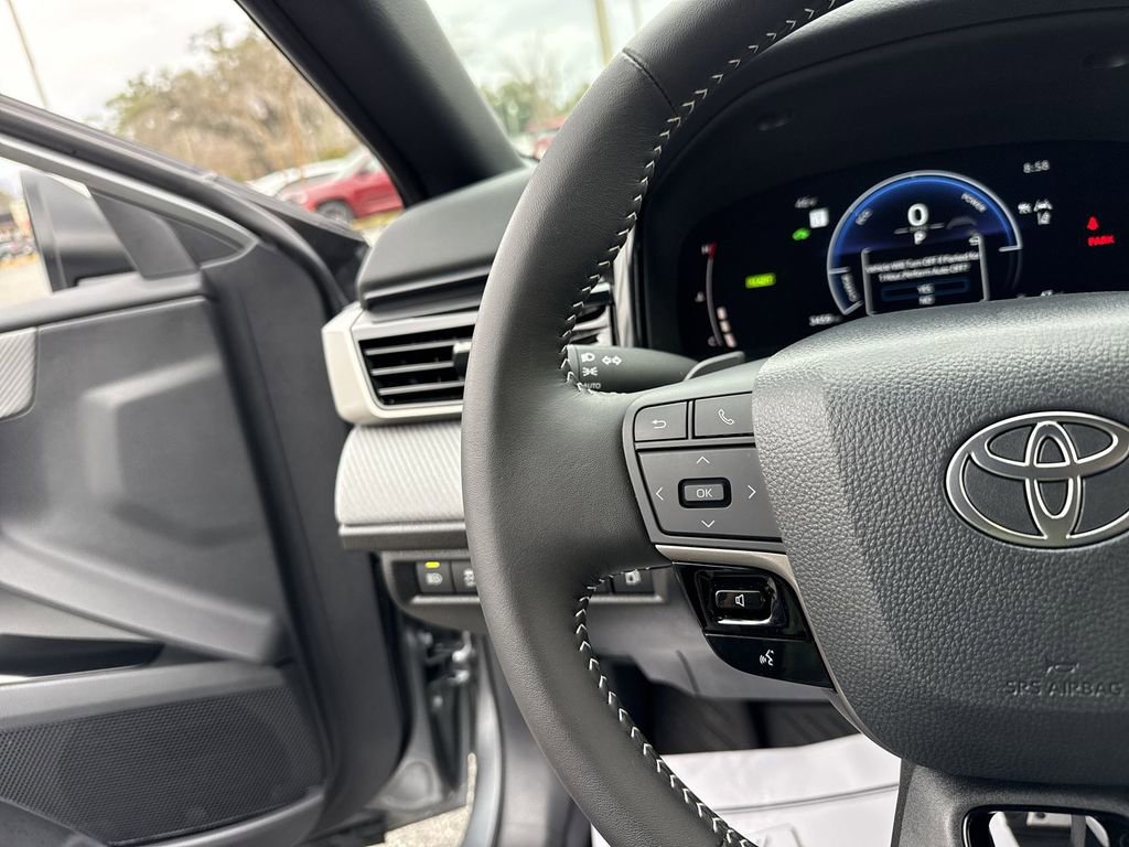 Used 2025 Toyota Camry SE image 15