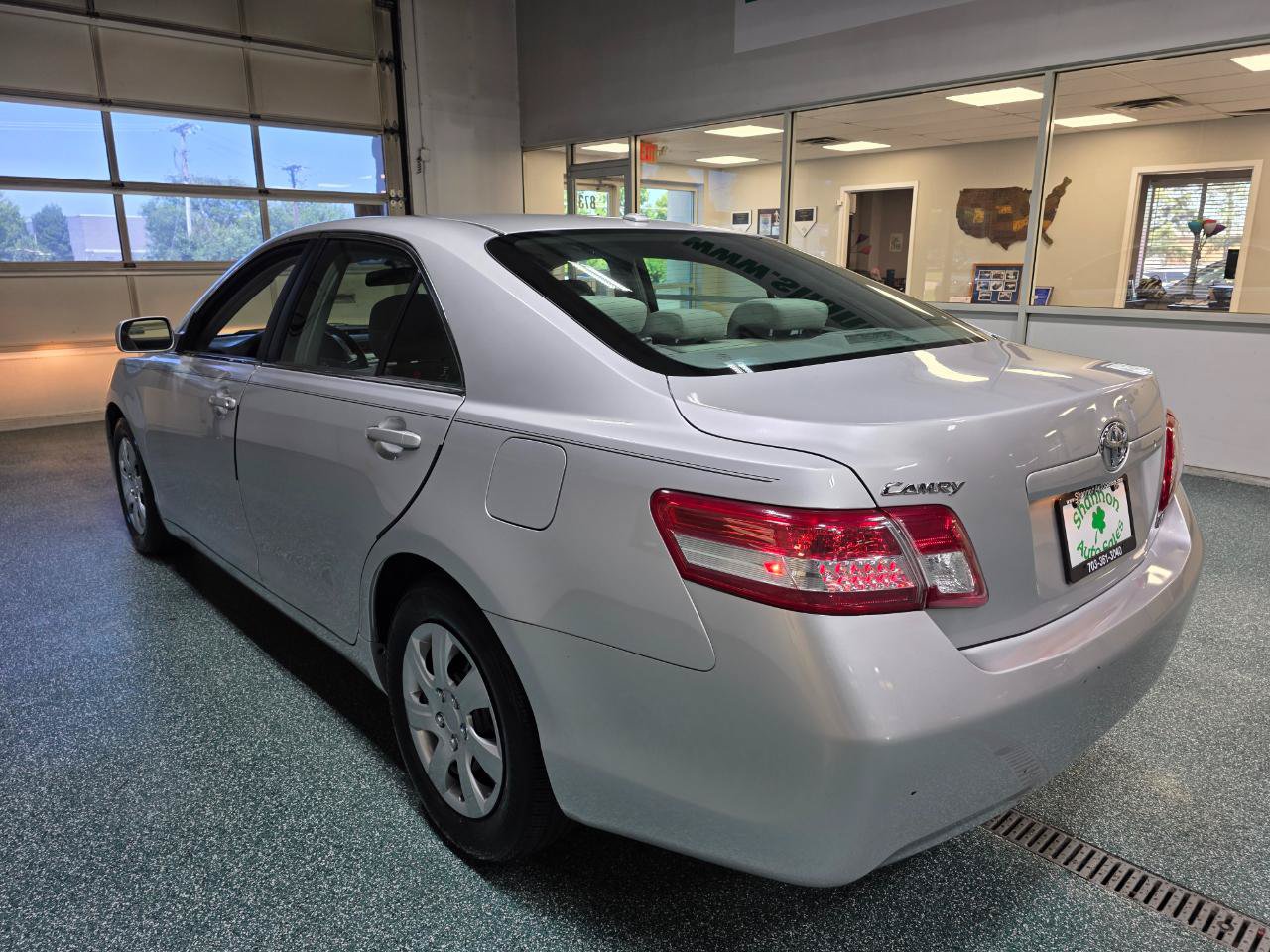 Used 2011 Toyota Camry LE FWD image 9