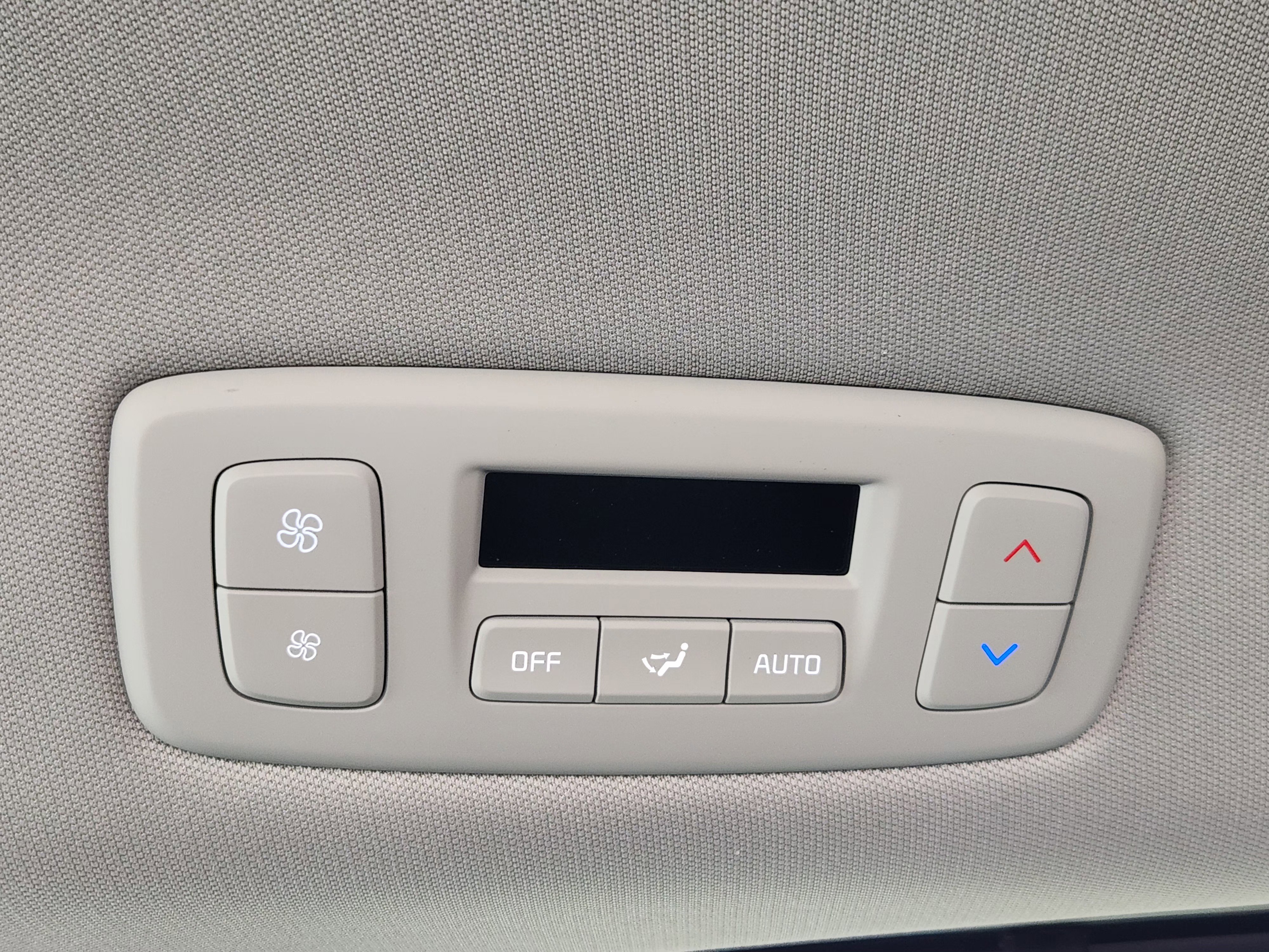 Used 2025 Kia Carnival SX w/ SX Dark Edition Package FWD image 32