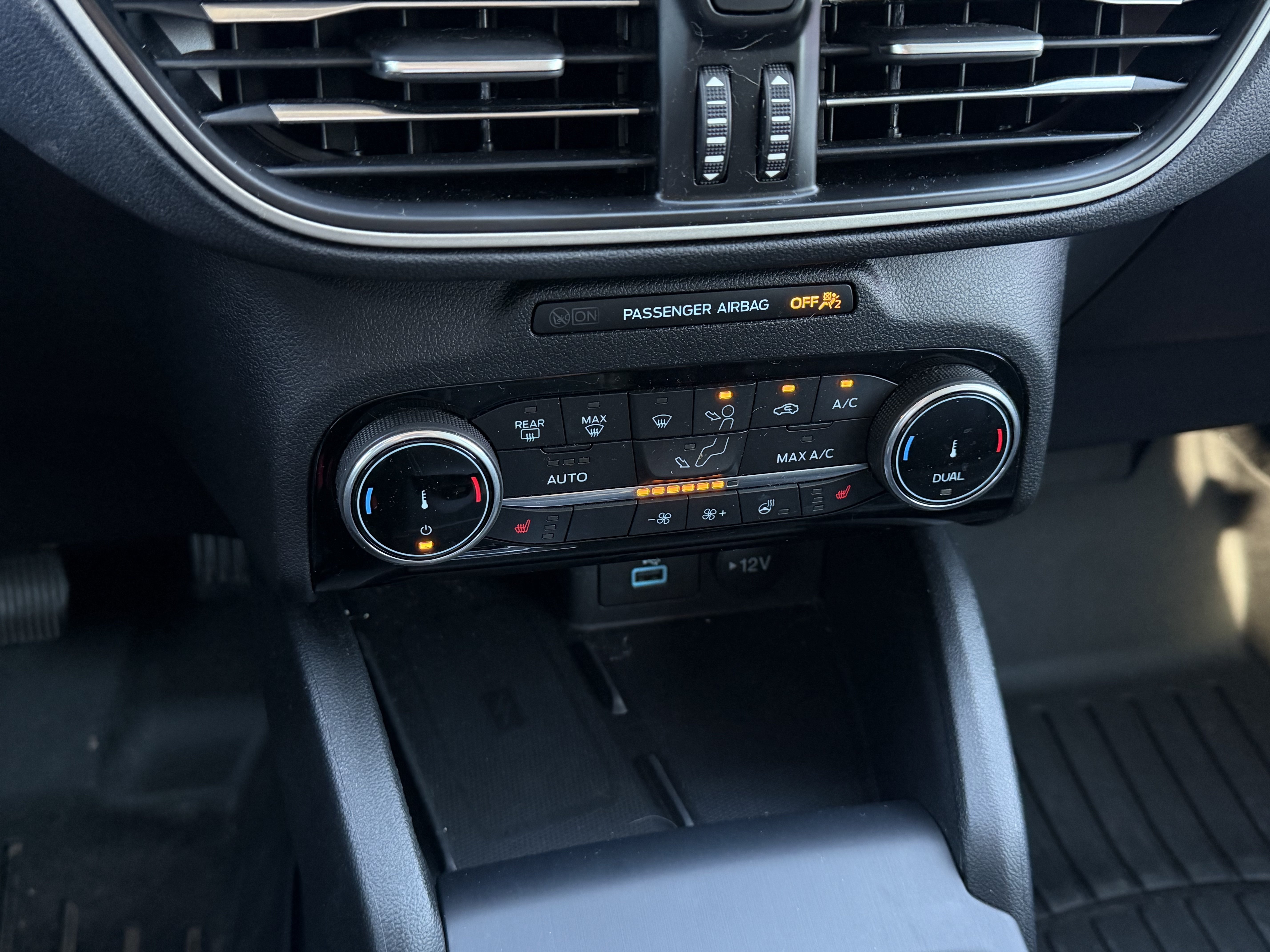 Used 2022 Ford Escape SEL w/ Technology Package FWD image 24