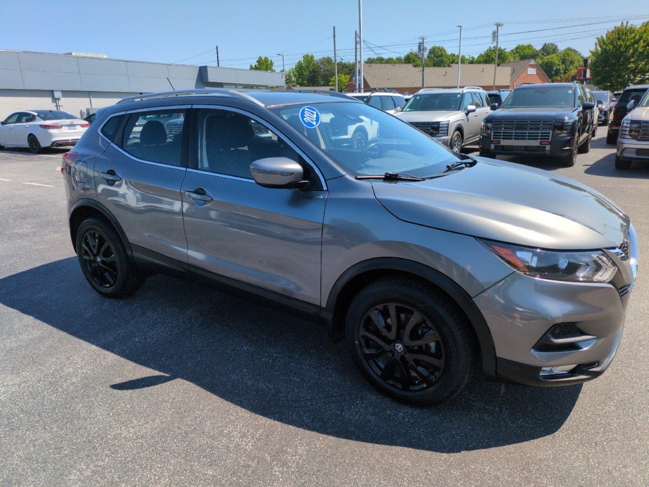 Used 2021 Nissan Rogue Sport SV AWD/4WD image 1
