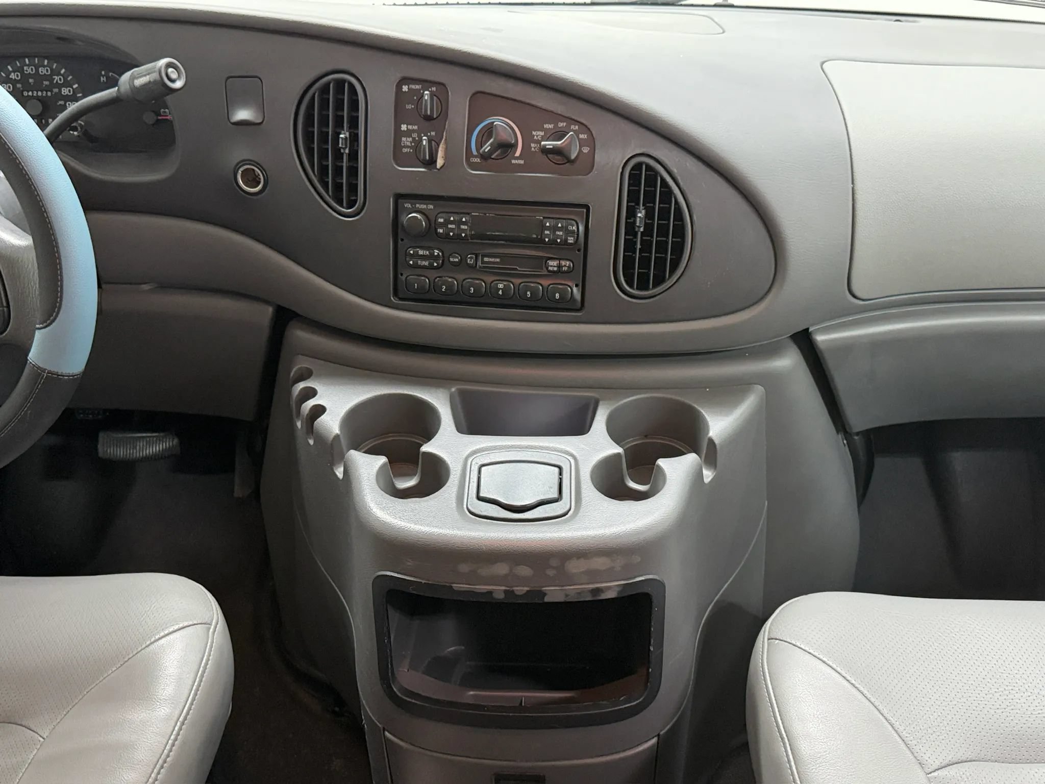 Used 2003 Ford E-350 and Econoline 350 XL RWD image 65