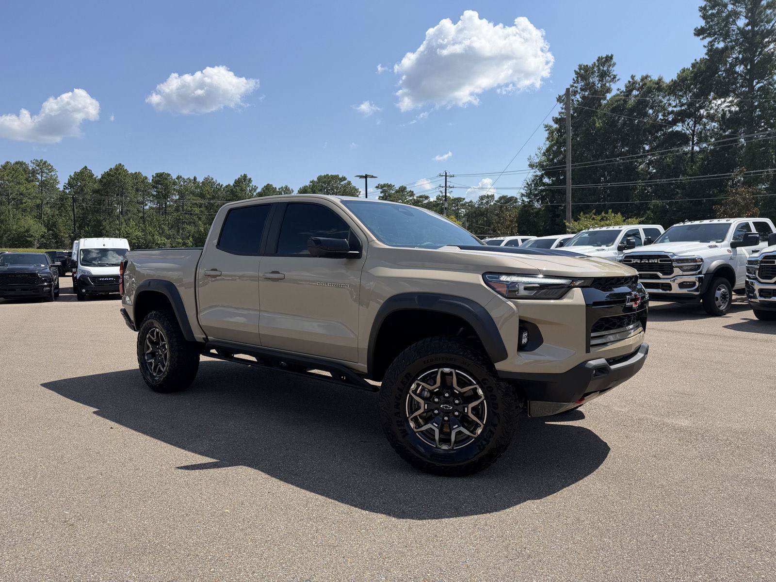 Used 2023 Chevrolet Colorado ZR2 w/ ZR2 Convenience Package III AWD/4WD image 3