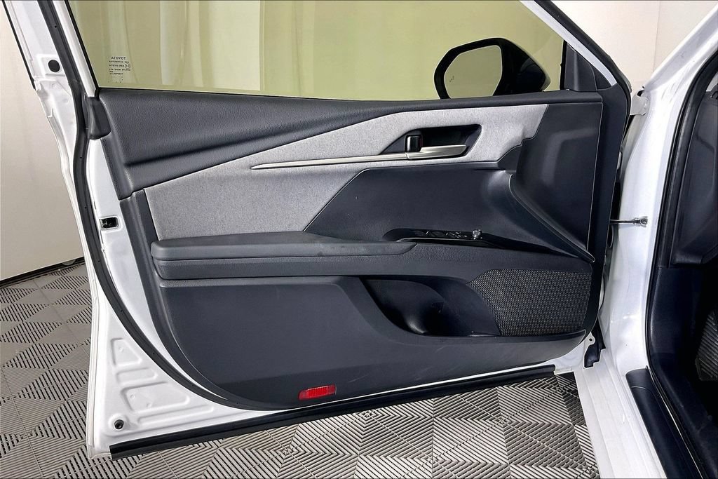 Used 2025 Toyota Camry LE FWD image 19