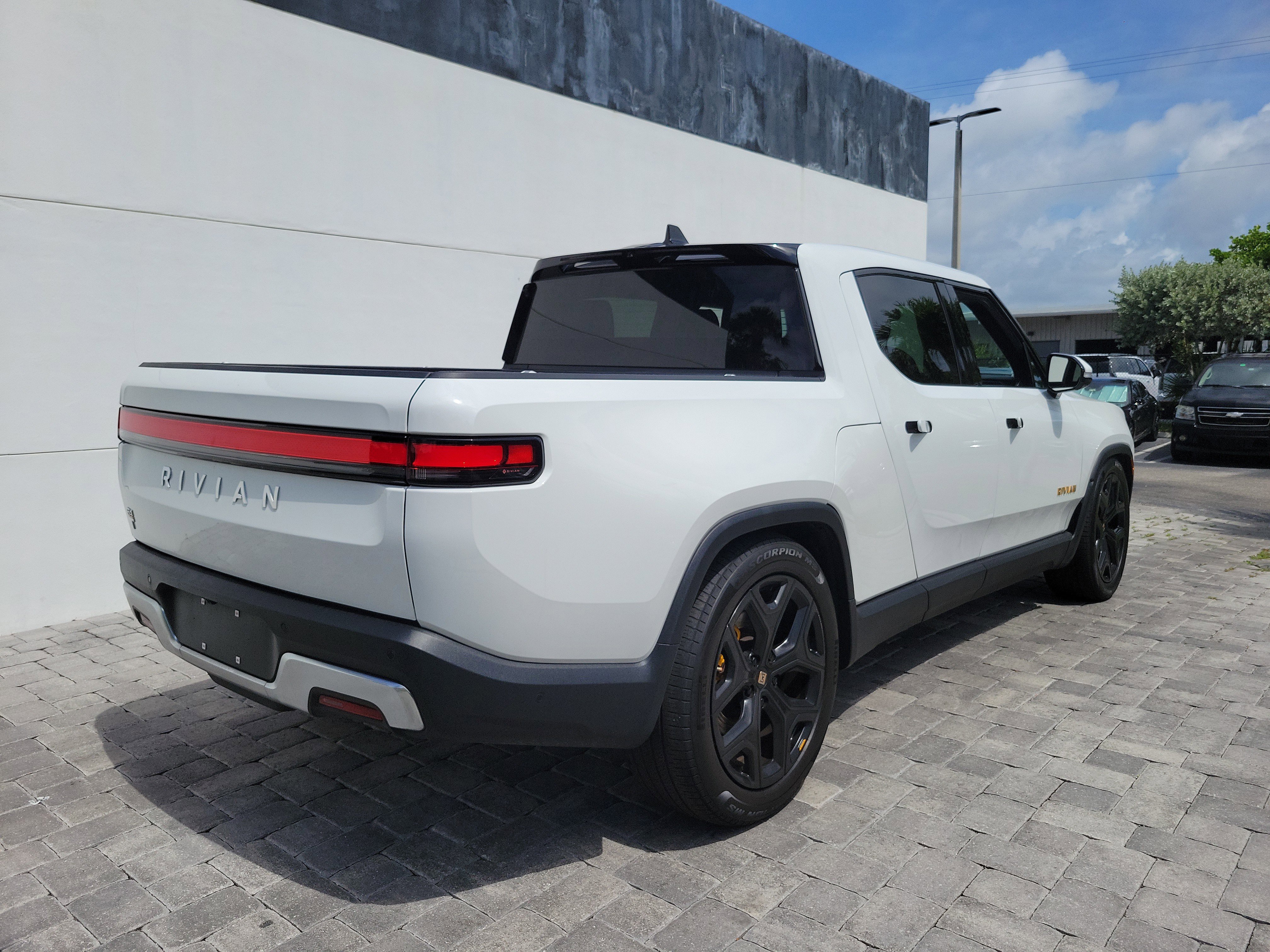 Used 2023 Rivian R1T Adventure AWD/4WD image 6