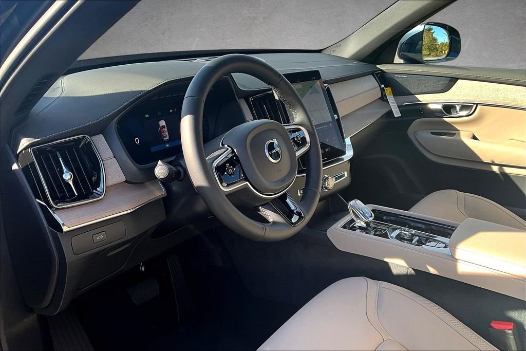 New 2026 Volvo XC90 B6 Plus w/ Protection Package Premier image 7