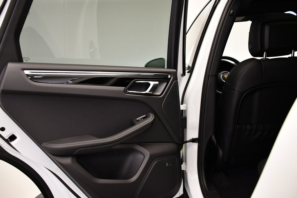 Certified 2026 Porsche Macan AWD/4WD image 42