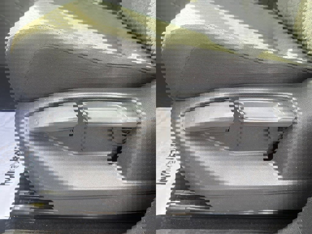 Used 2020 Volkswagen Tiguan S image 14