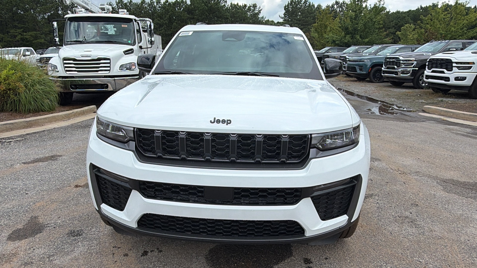 New 2026 Jeep Grand Cherokee Limited w/ Limited Altitude Package AWD/4WD image 3