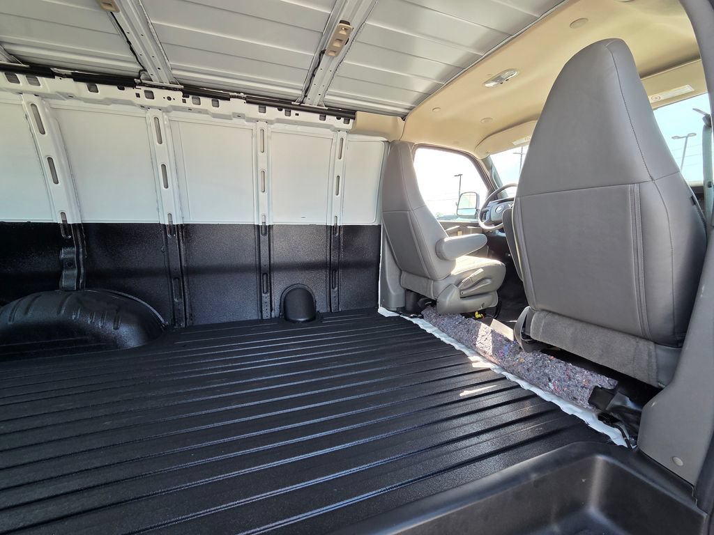 Used 2024 Chevrolet Express 3500 w/ Driver Convenience Package RWD image 24