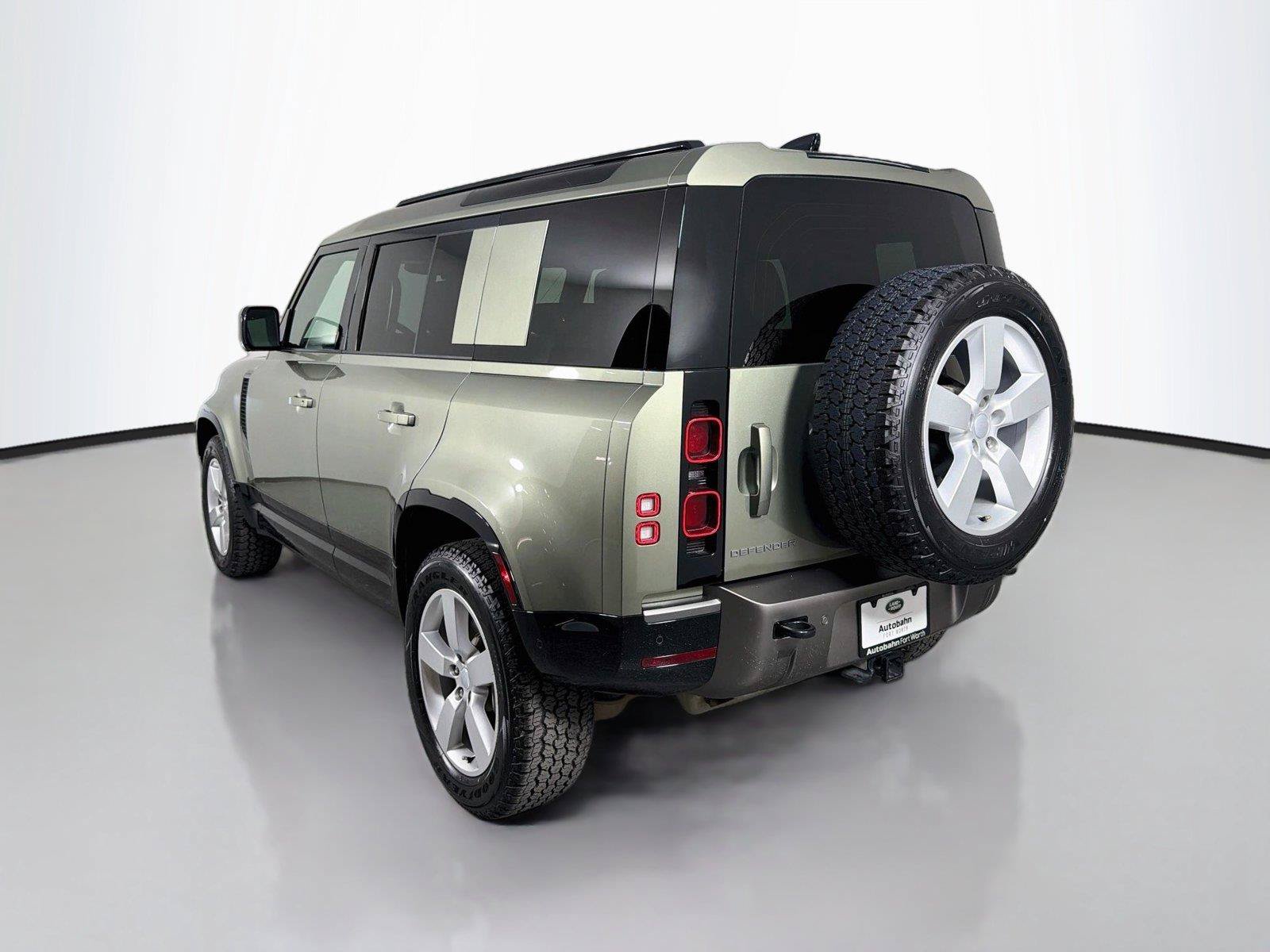 Certified 2025 Land Rover Defender 110 X-Dynamic SE AWD/4WD image 7