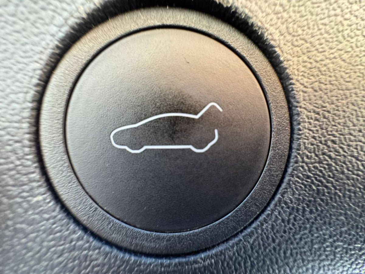 Used 2025 Tesla Model Y Long Range AWD/4WD image 45