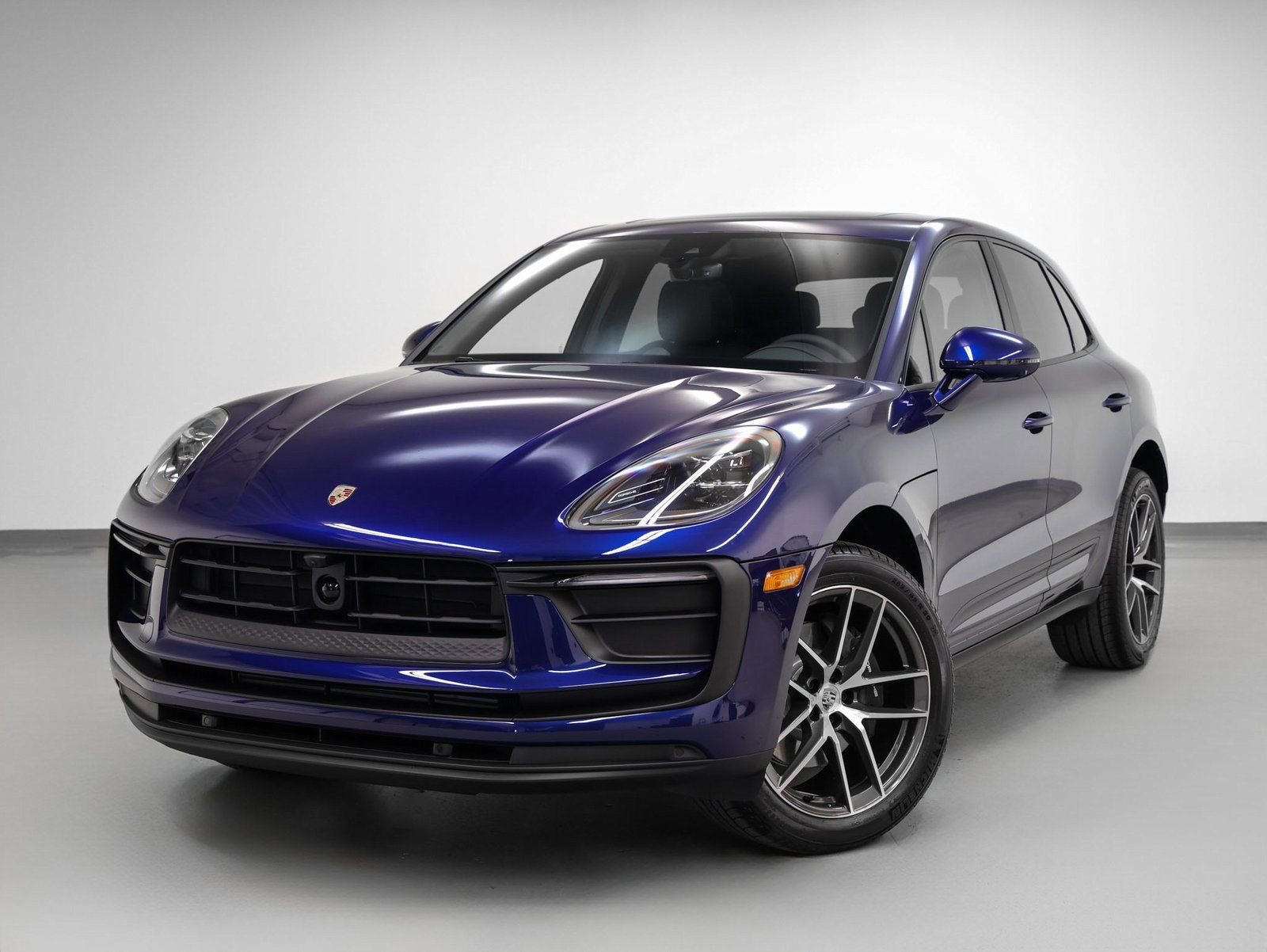 Certified 2025 Porsche Macan image 1