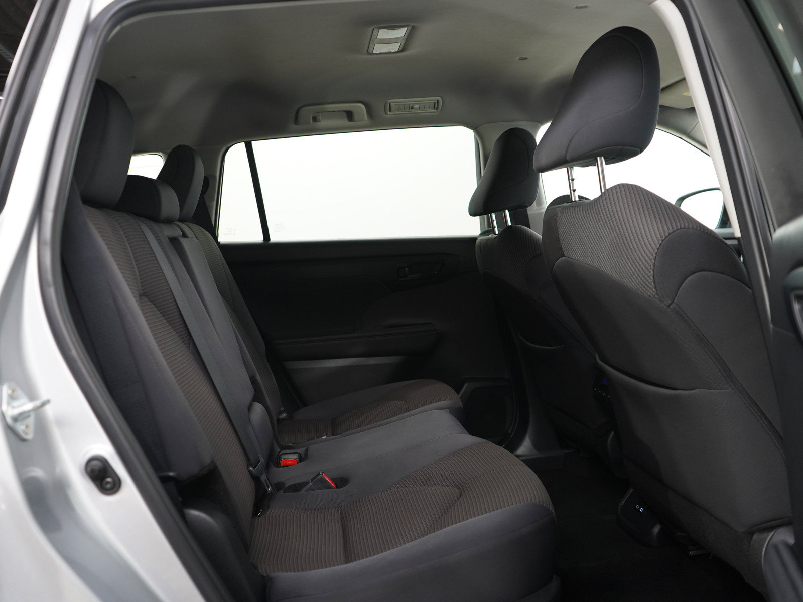 Used 2024 Toyota Highlander LE AWD/4WD image 12