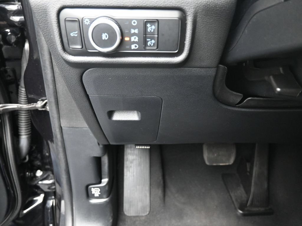 Used 2023 Ford Explorer XLT w/ Equipment Group 202A RWD image 16