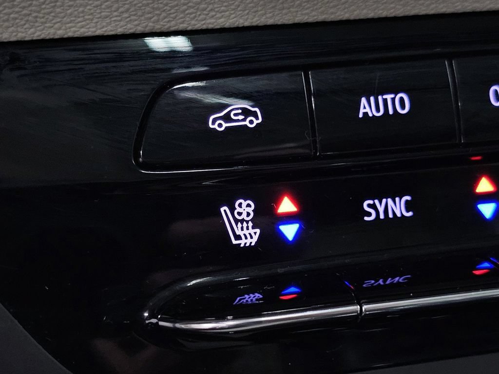 Used 2022 Buick Envision Avenir w/ Premium Seat Package FWD image 19