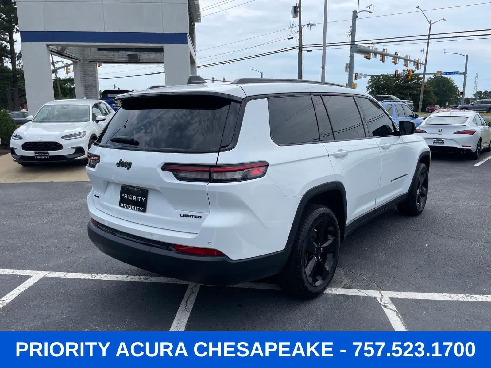 Used 2025 Jeep Grand Cherokee L Limited w/ Black Appearance Package AWD/4WD image 5