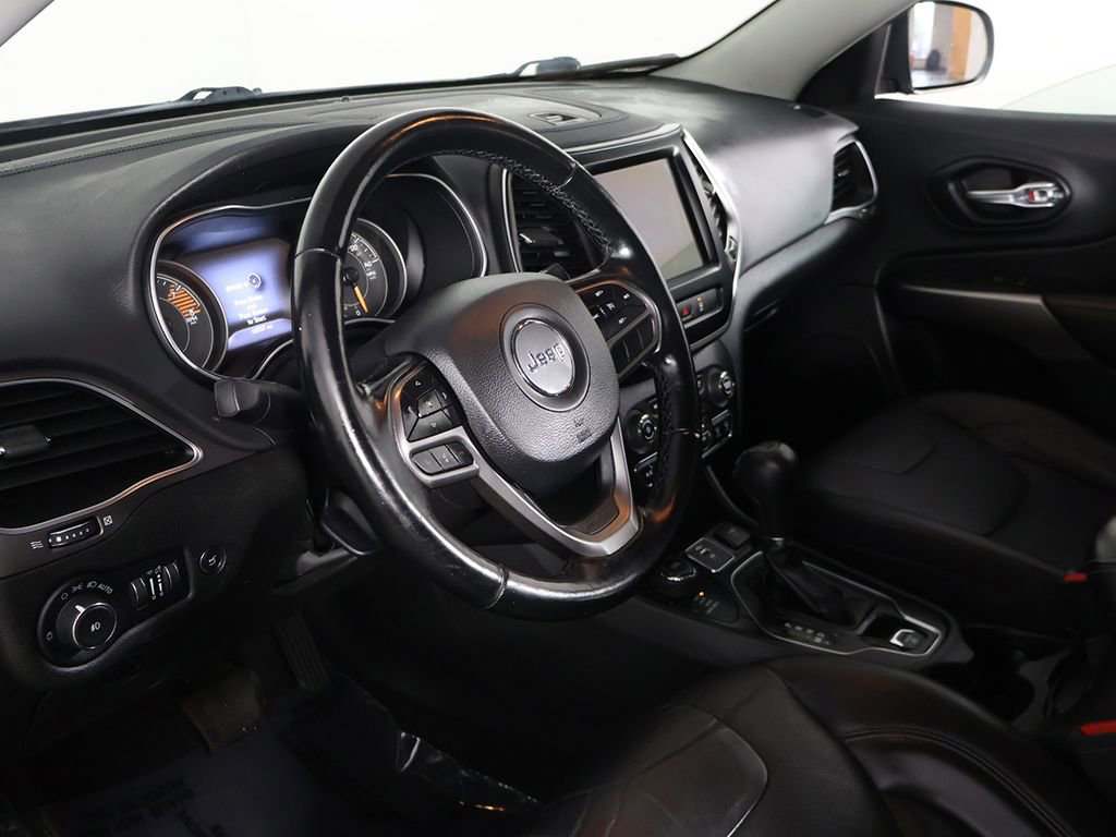 Used 2021 Jeep Cherokee Latitude Lux w/ Comfort/Convenience Group AWD/4WD image 24