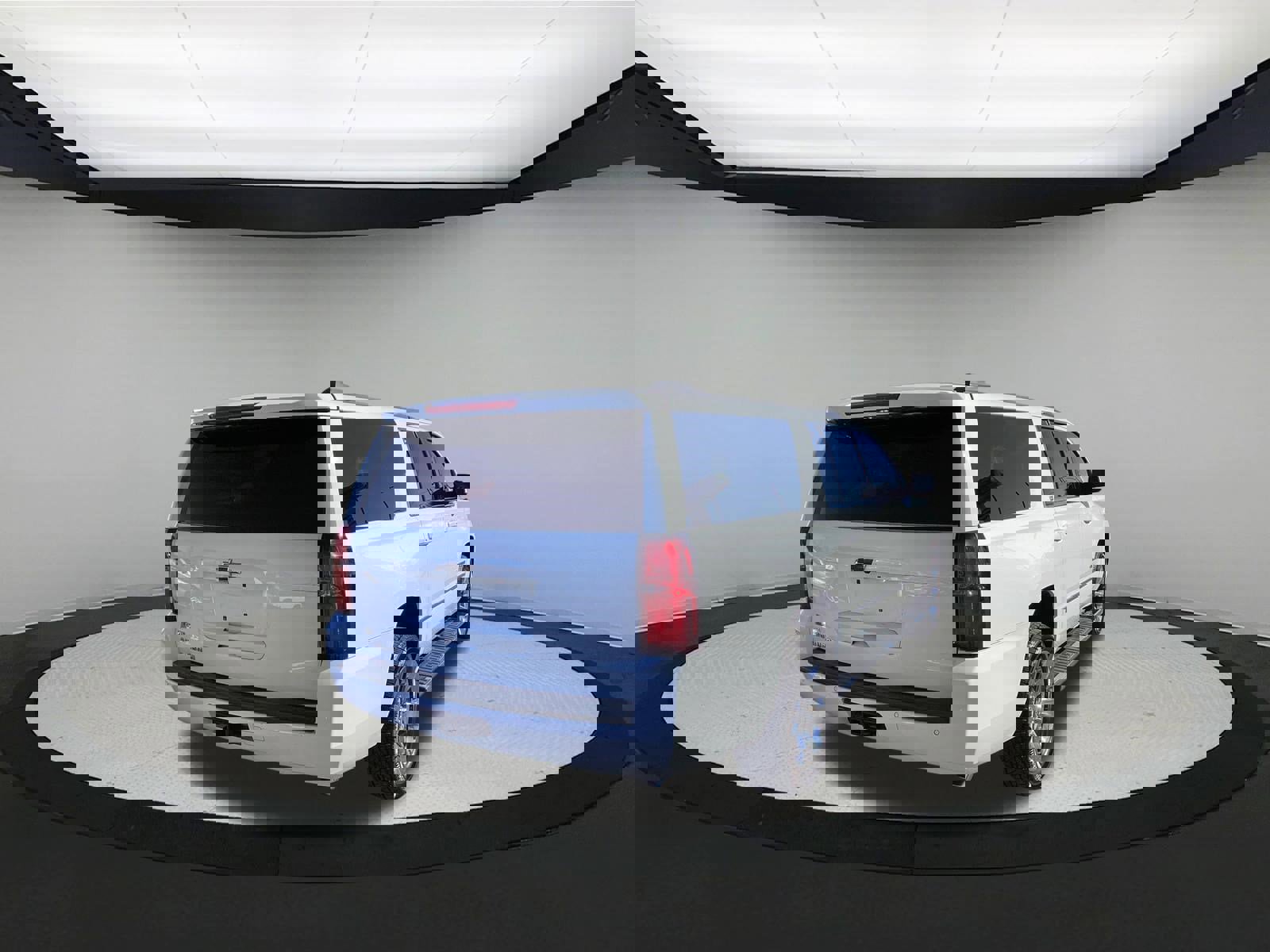 Used 2019 Chevrolet Suburban LT w/ LT Signature Package image 8