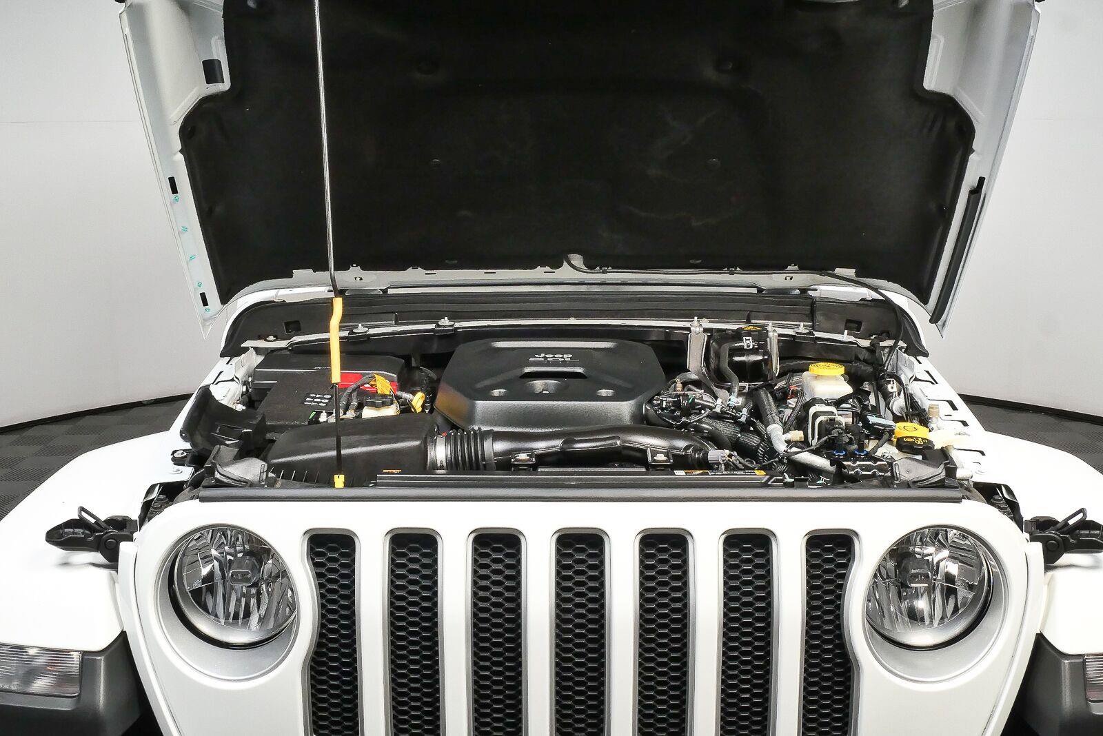 Used 2021 Jeep Wrangler Unlimited Sahara AWD/4WD image 32