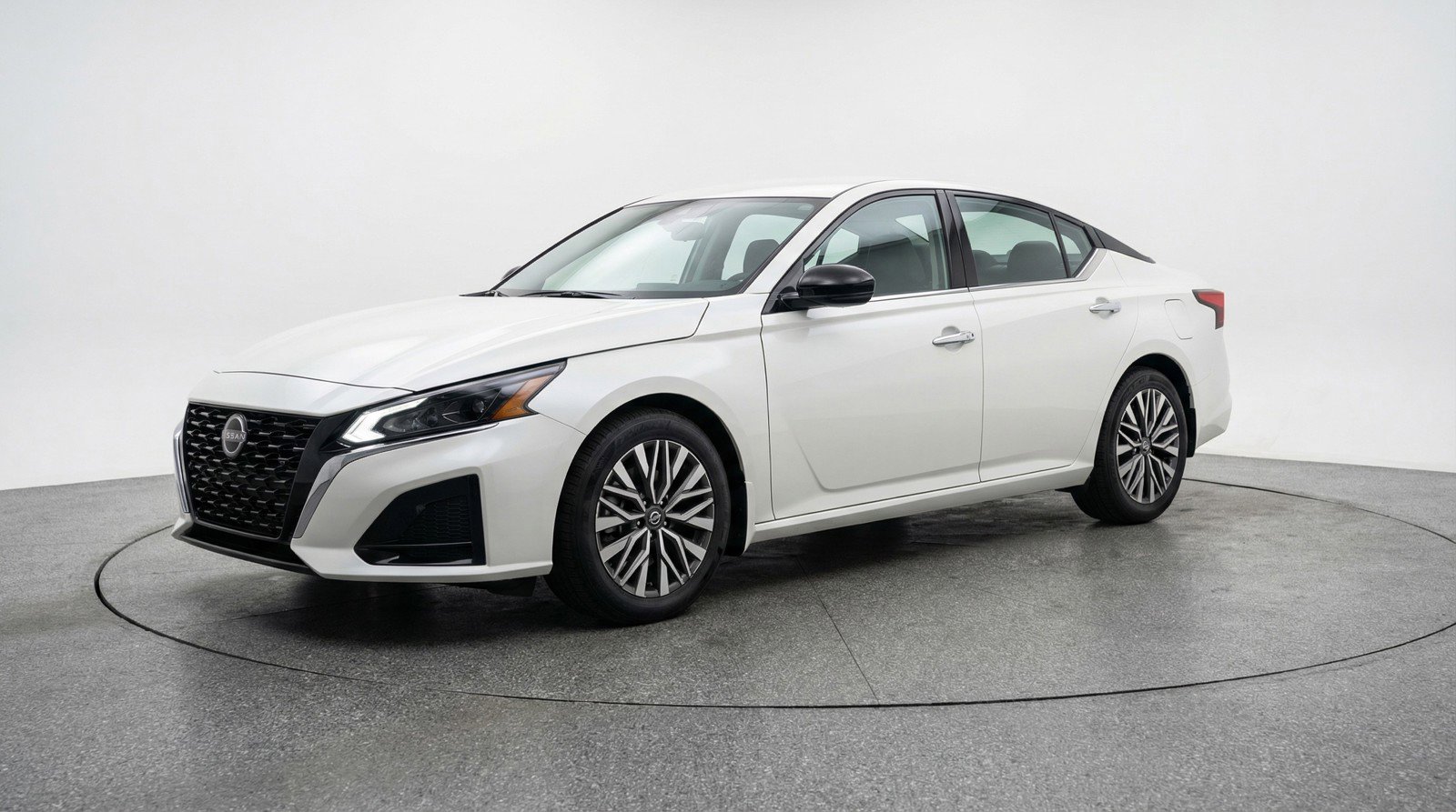 Used 2025 Nissan Altima 2.5 SV FWD image 3