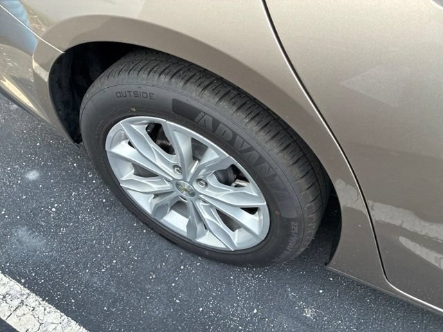 Used 2025 Chevrolet Malibu LT FWD image 12