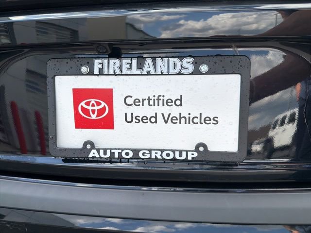 Used 2023 Toyota Corolla SE w/ Carpet Mat Package (TMS) image 10