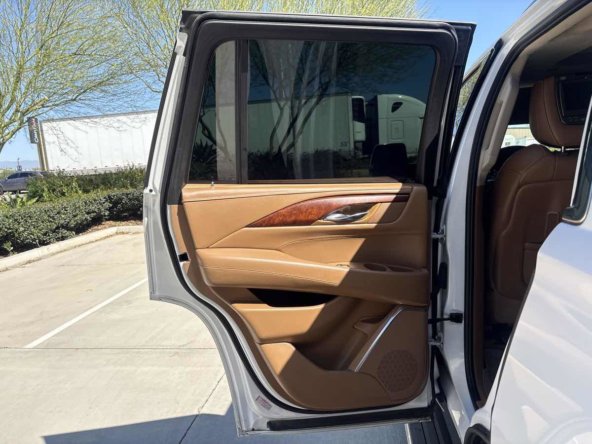 Used 2016 Cadillac Escalade Platinum image 14